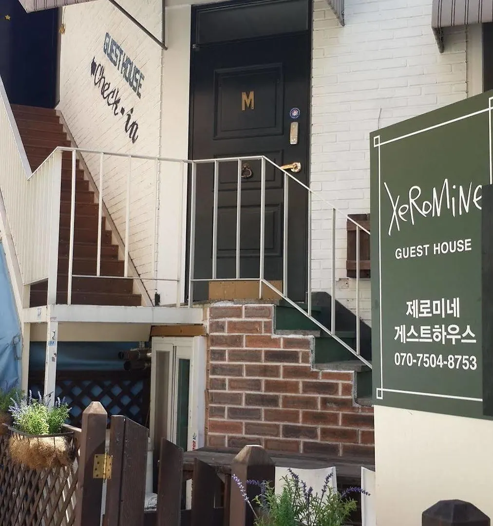 Xeromine Guesthouse Itaewon Seoul 2*,